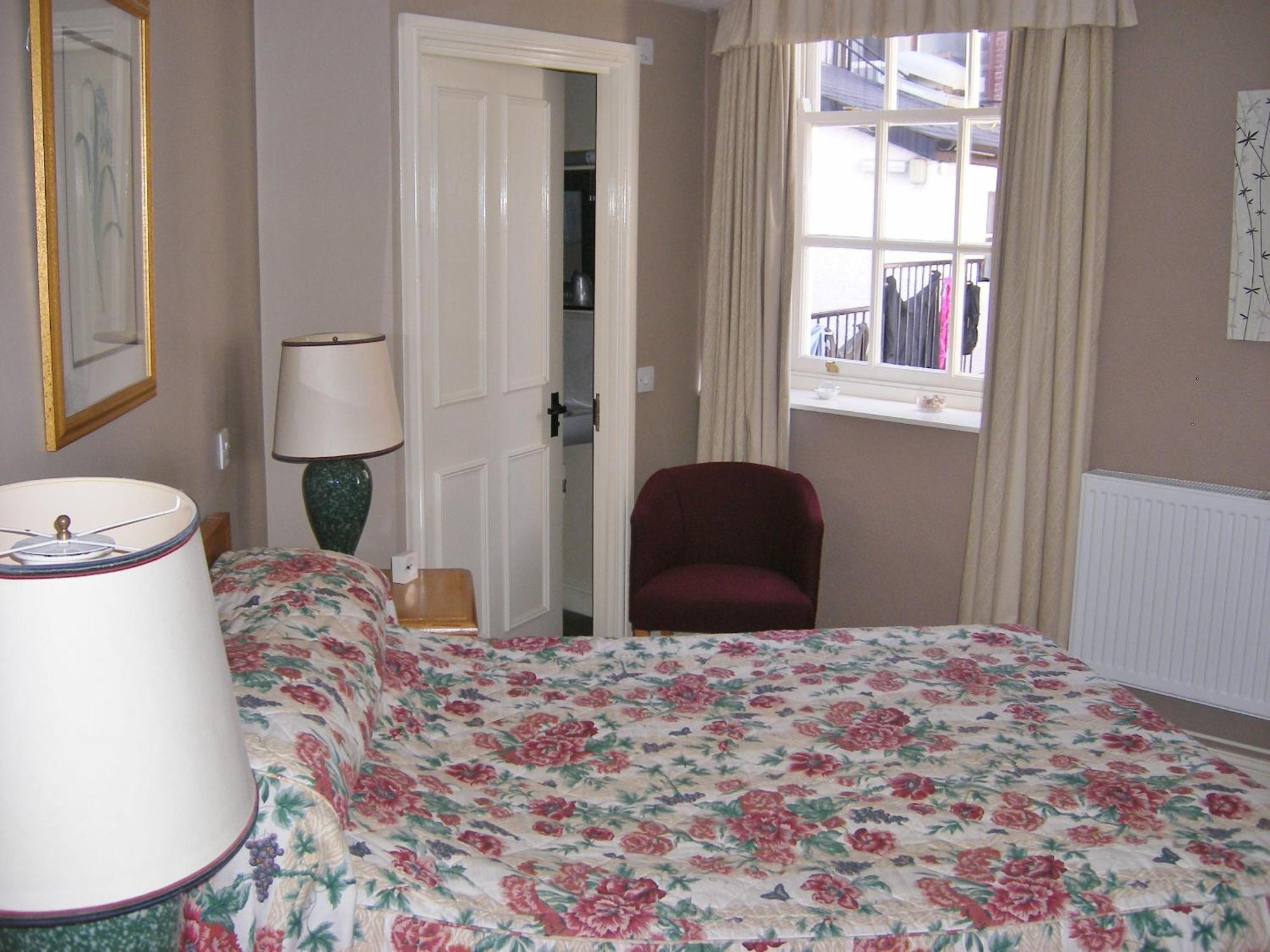 The Kings Head Hotel Abergavenny Bagian luar foto