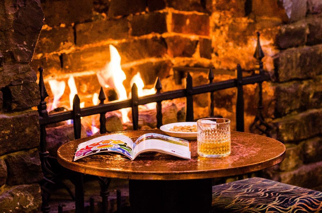 The Kings Head Hotel Abergavenny Bagian luar foto