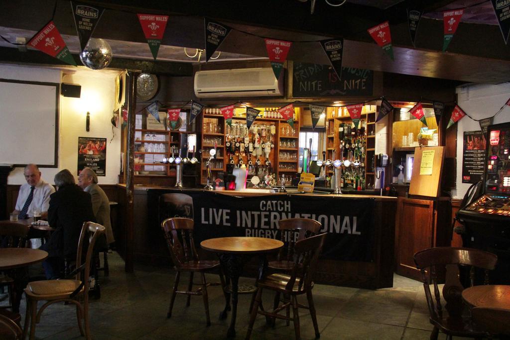 The Kings Head Hotel Abergavenny Bagian luar foto