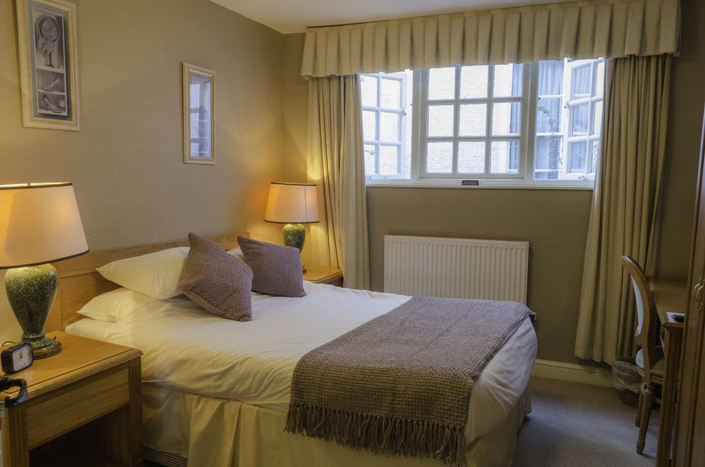 The Kings Head Hotel Abergavenny Bagian luar foto